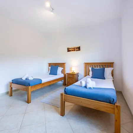 Casa Verdeira Holiday home *