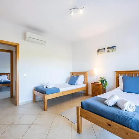 בית נופש Casa Verdeira Raposeira (Faro)